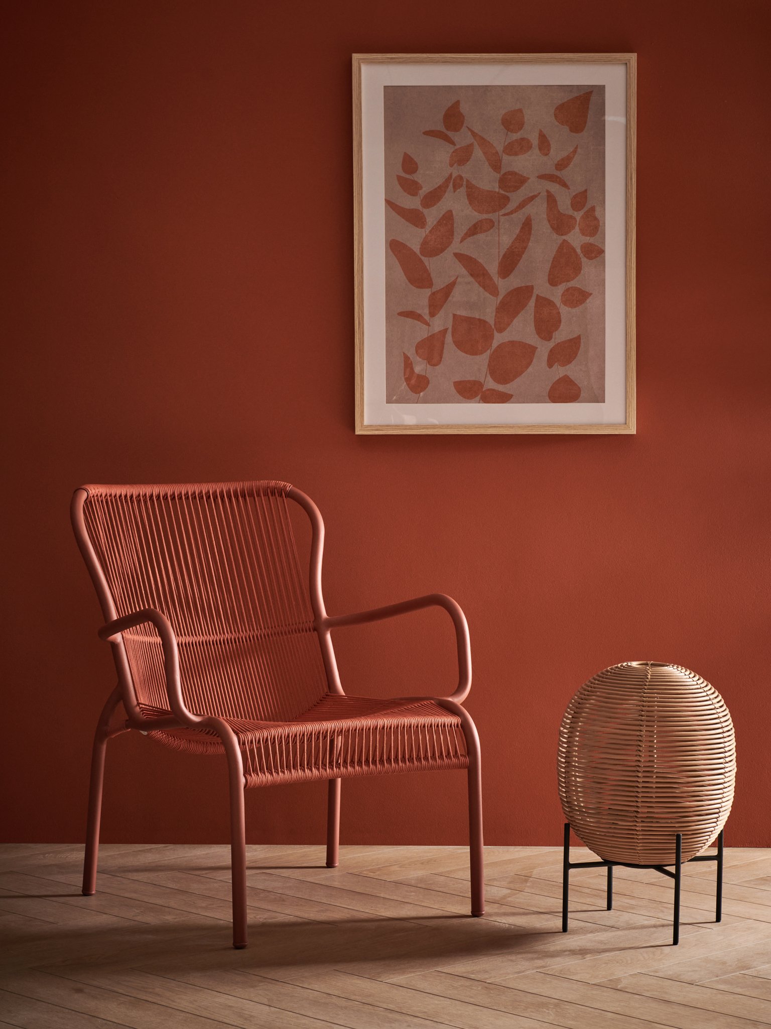 Loop lounge chair in Terracotta